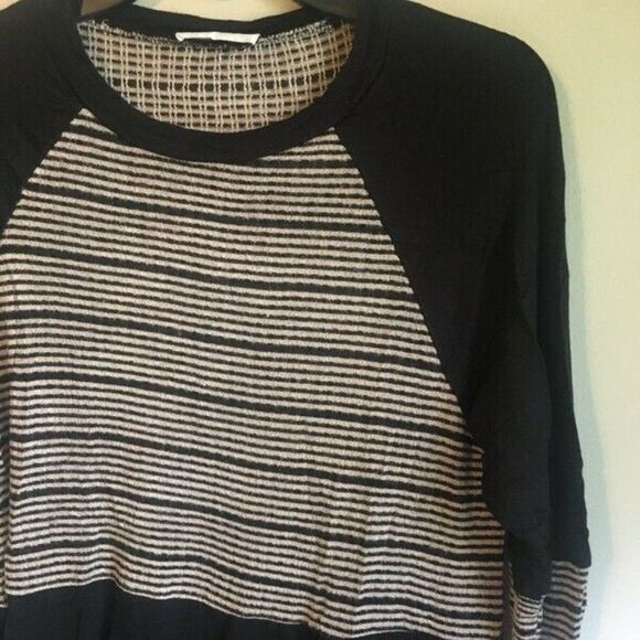 Ee:some medium black top - Picture 3 of 5